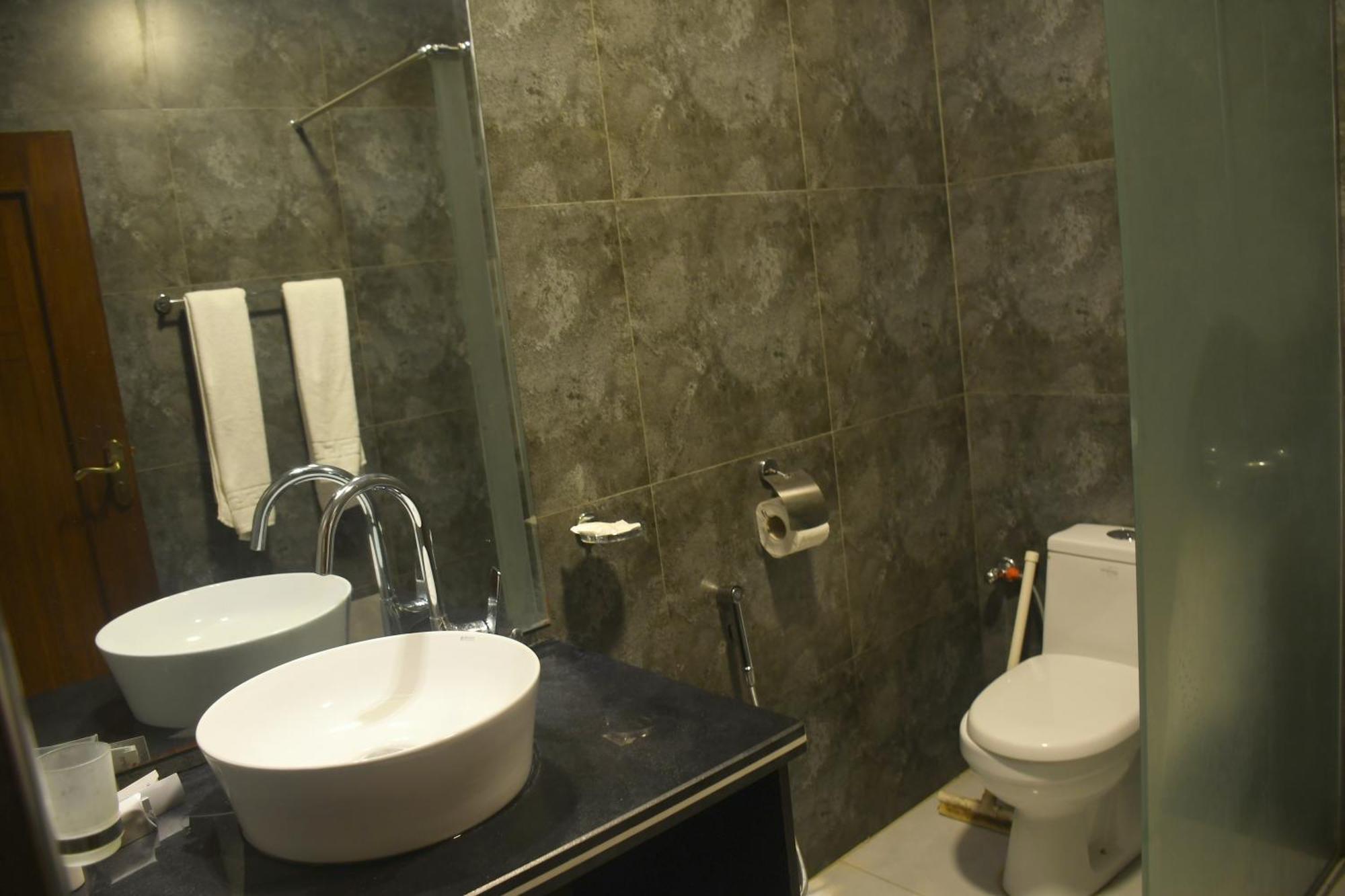 Royalton Hotel Rawalpindi Exteriör bild