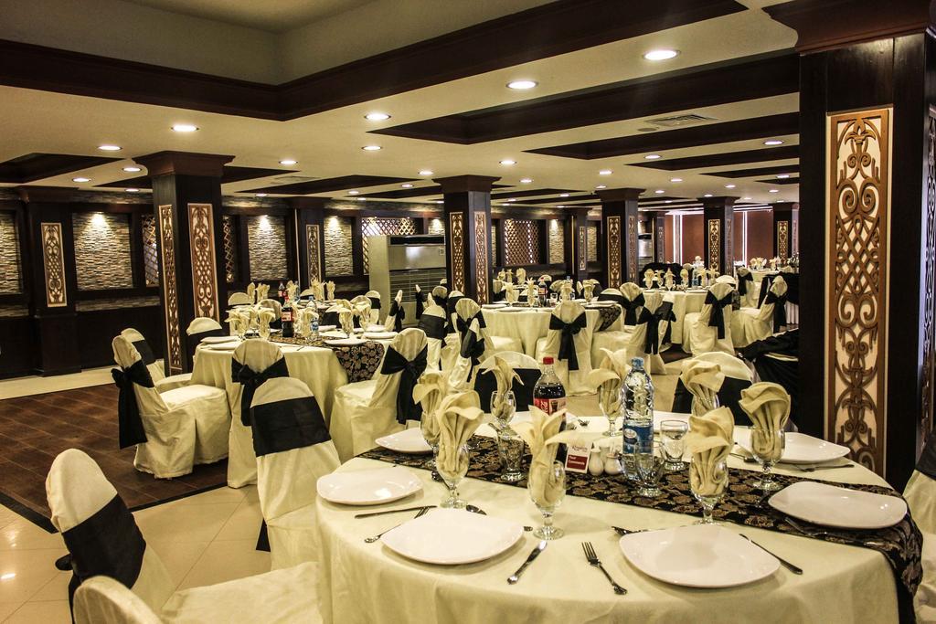 Royalton Hotel Rawalpindi Exteriör bild