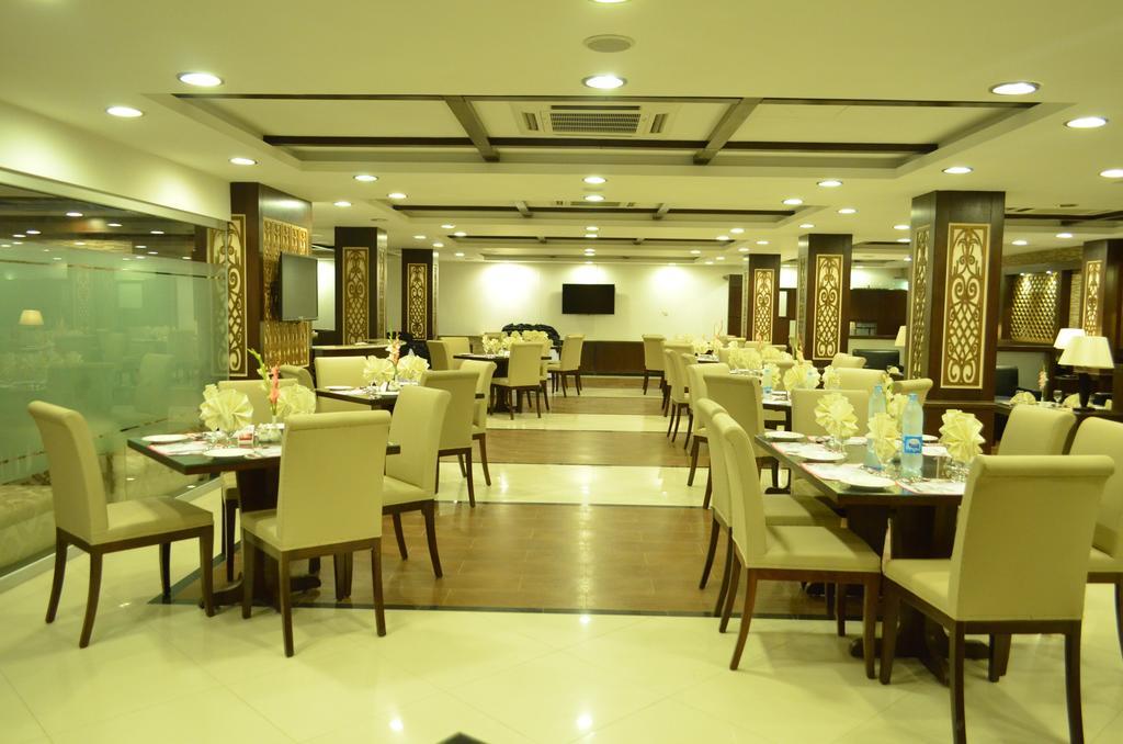Royalton Hotel Rawalpindi Exteriör bild