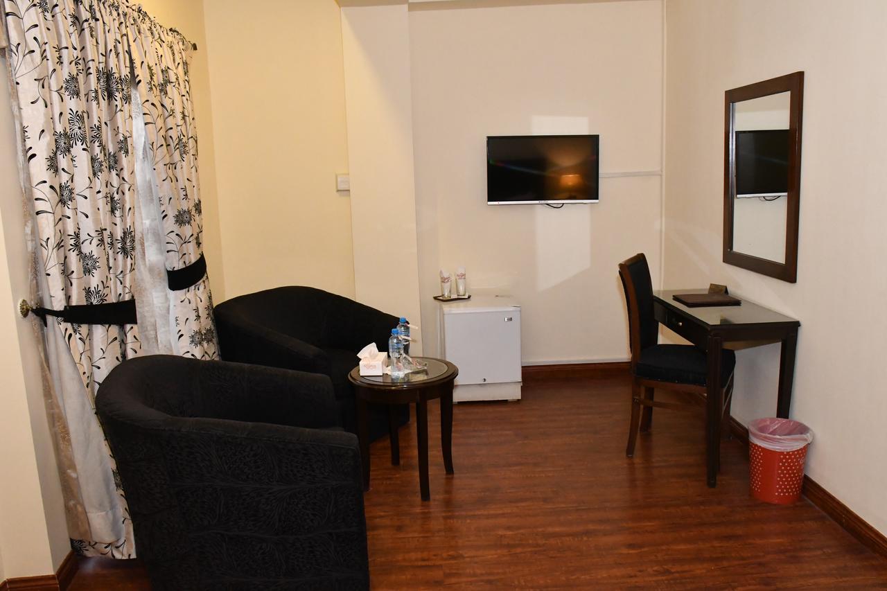 Royalton Hotel Rawalpindi Exteriör bild