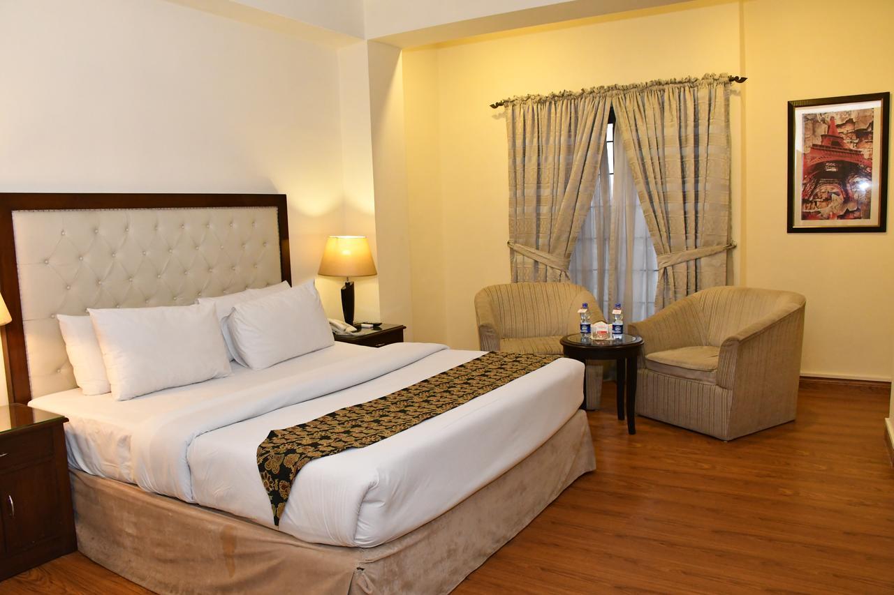 Royalton Hotel Rawalpindi Exteriör bild
