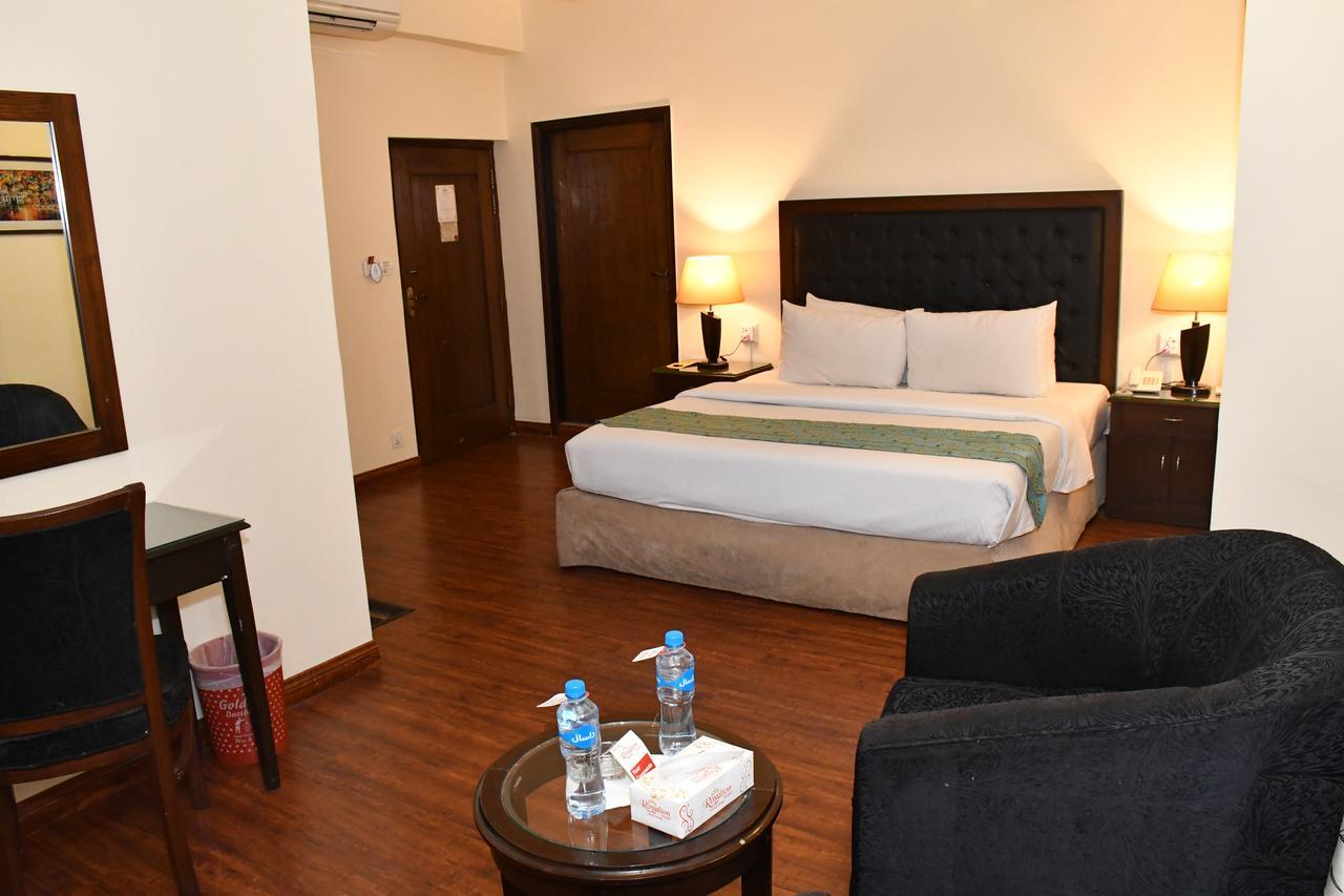 Royalton Hotel Rawalpindi Exteriör bild