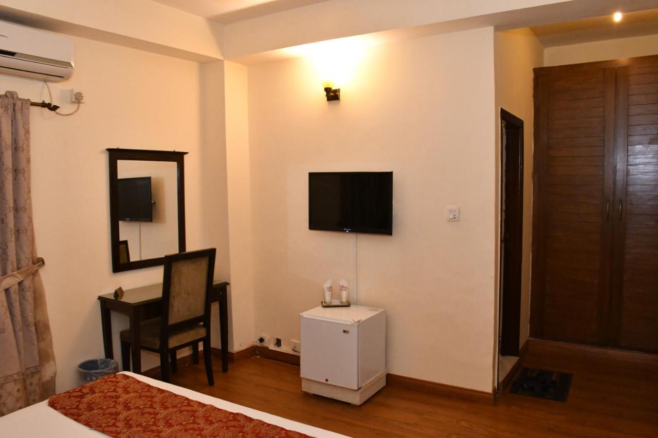 Royalton Hotel Rawalpindi Exteriör bild
