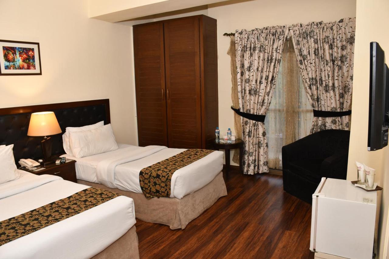 Royalton Hotel Rawalpindi Exteriör bild