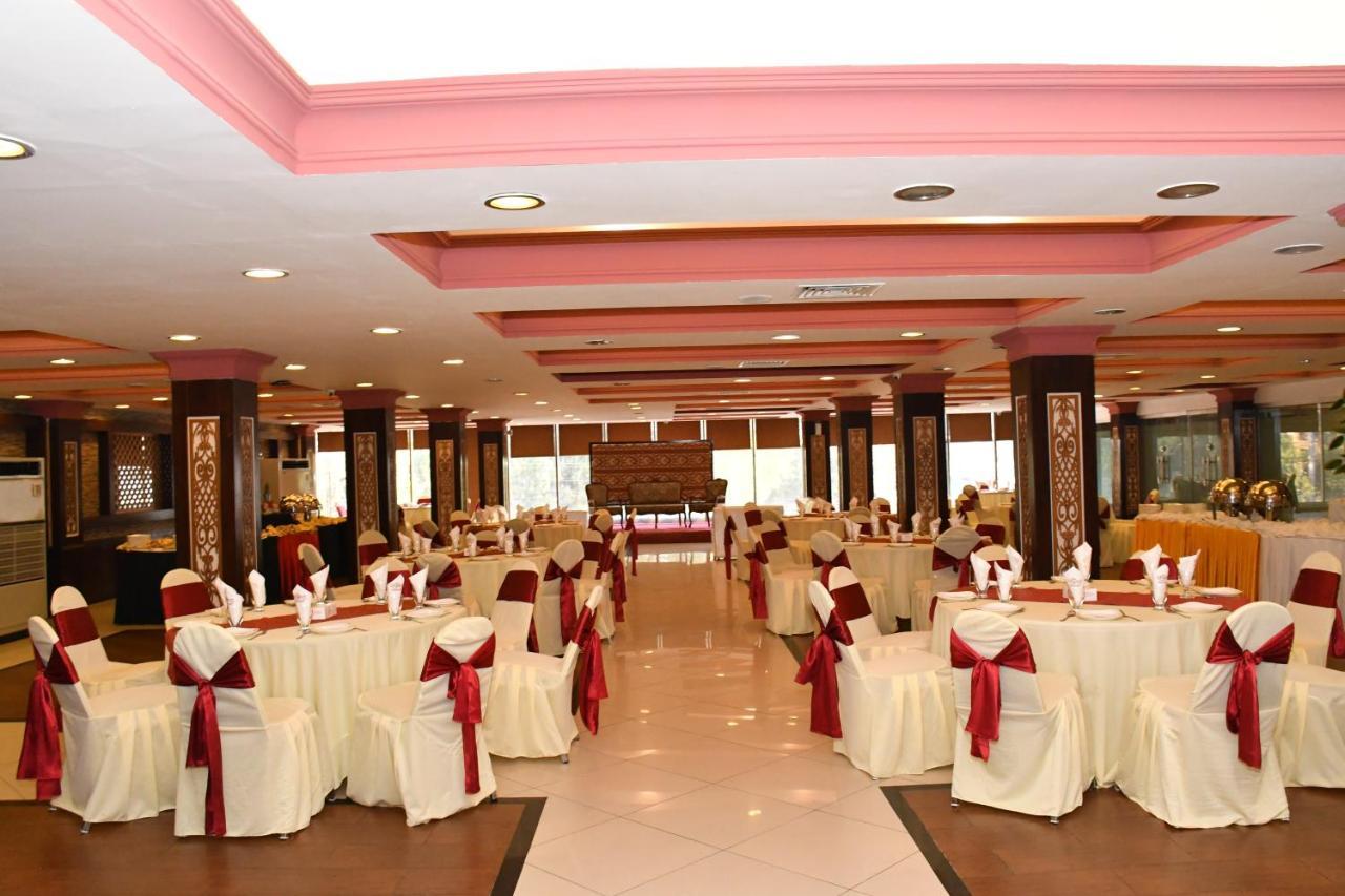 Royalton Hotel Rawalpindi Exteriör bild