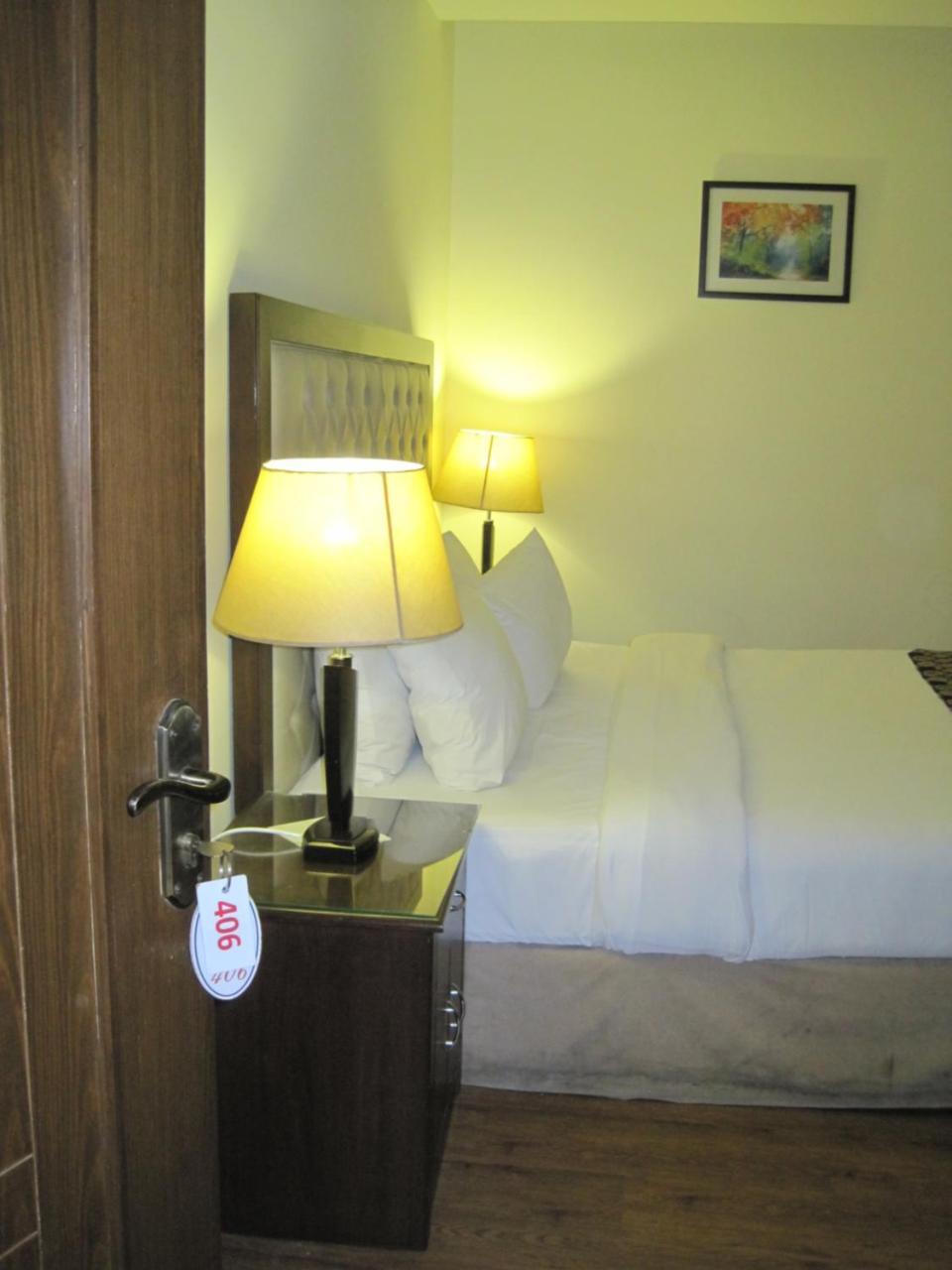 Royalton Hotel Rawalpindi Exteriör bild