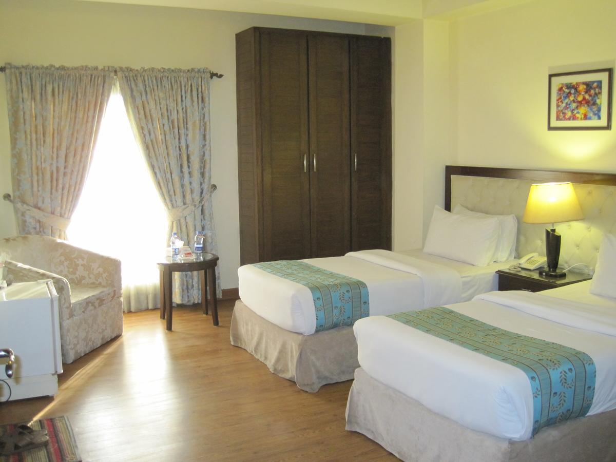 Royalton Hotel Rawalpindi Exteriör bild