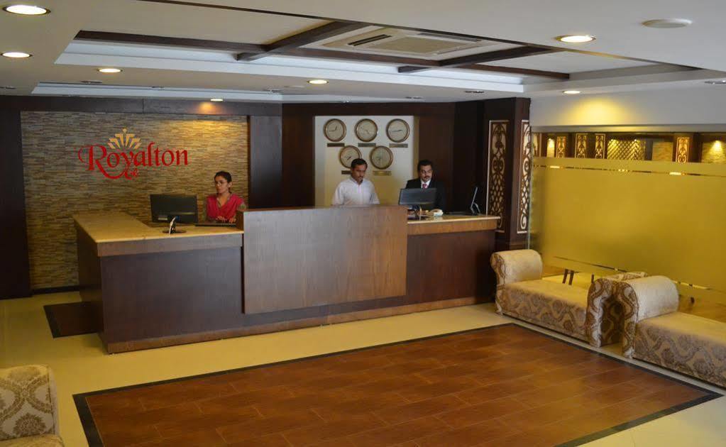 Royalton Hotel Rawalpindi Exteriör bild